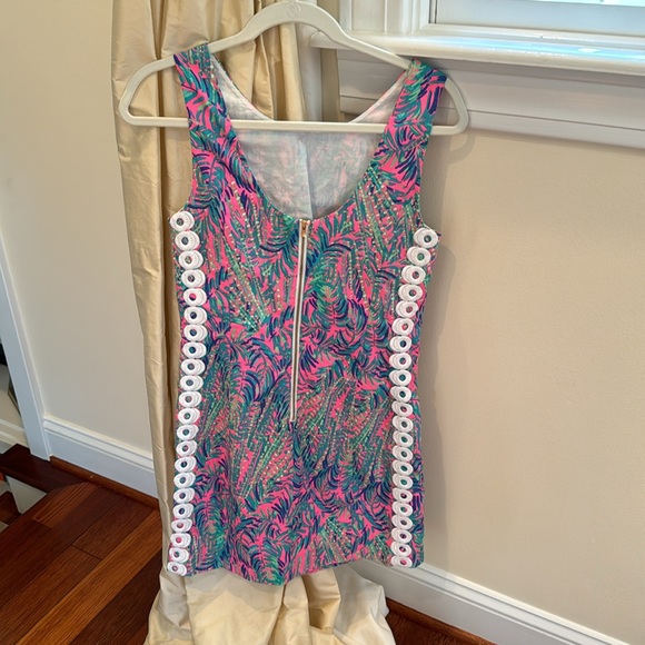 Lilly Pulitzer print cotton shift size 2. NWOT zip back, fully lined. - Picture 2 of 4